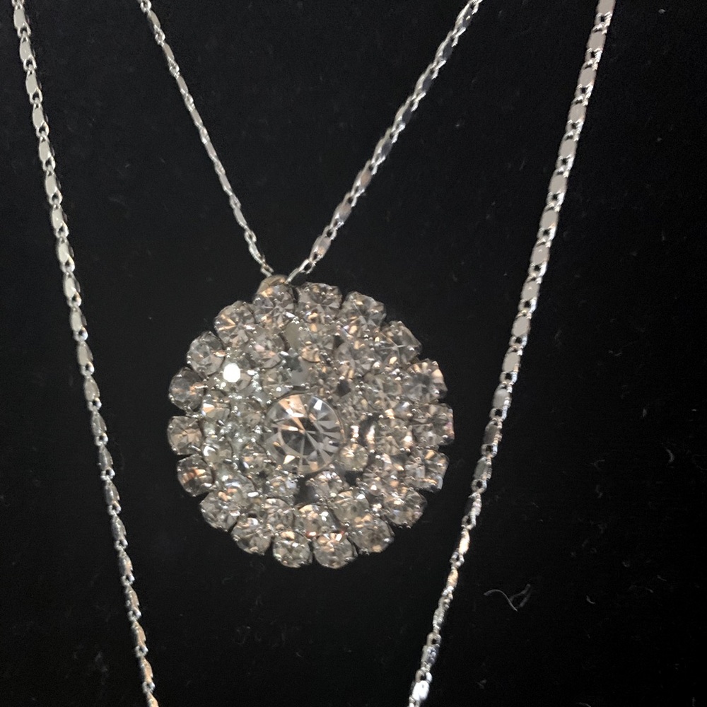 Beautiful crystal rhinestone pendant necklace